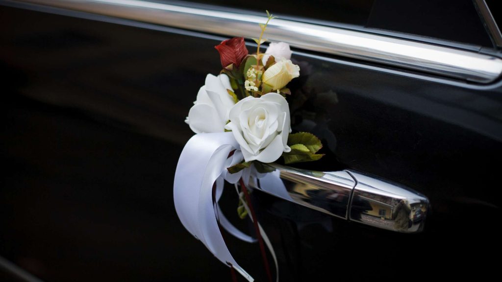 Choosing wedding transportation is an important part of your SPECIAL DAY! Read these tips to help you find the BEST LUXURY WEDDING CAR SERVICE!