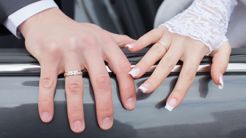 Are you prepared for your wedding day? Check our list of items to store in your wedding limo to make sure your big day is stress-free! Book a private car today.